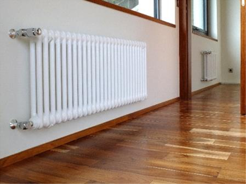 Radiátor článkový Isan Atol C2 600, 15 článků, 660 W, uchycení na zeď , připojení VR, bílá